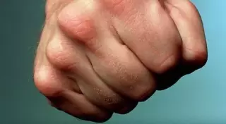 В Караганде бизнесмен избил мать девушки-инвалида