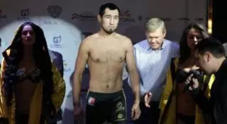 Казахстанский боксер дебютировал с победы на профессиональном ринге