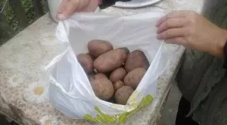 Пенсионерку из Костанайской области оскорбил "подарок" на День пожилых