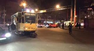 Трамвай столкнулся с несколькими авто в Алматы