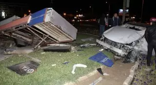 Автоледи снесла электронные часы в центре Актау