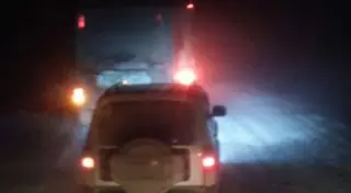 Около 140 машин застряли на трассе в Костанайской области из-за непогоды