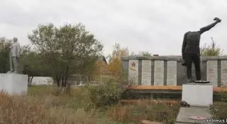 Поврежденный вандалами памятник ВОВ в Костанайской области отправили на реставрацию