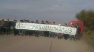 Около 30 жителей Шымкента парализовали работу городской свалки