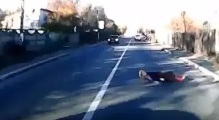 Видео в Сети: Водитель чудом избежал ДТП