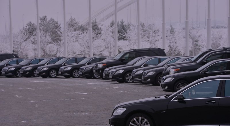 Автомобили членов кабмина. Фото Турар Казангапов.