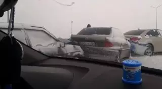 Шесть автомобилей столкнулись на трассе близ Актобе