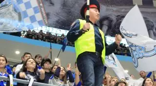 "Болельщик-полицейский" стал героем матча "Барыс" - "Автомобилист"