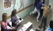 Избившего пациента до смерти российского врача уволили с работы