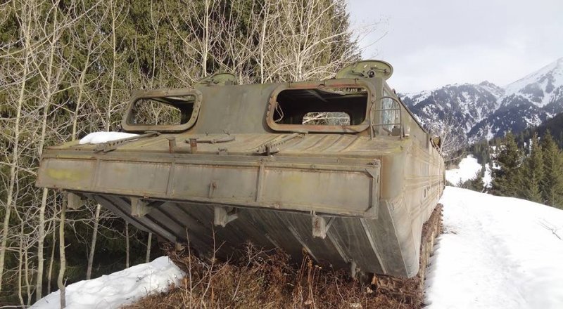 БТР в ущелье Ким Асар. Фото©Ольга Гумирова.