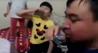 МВД РК изучает видео, на котором отец "спаивает" детей