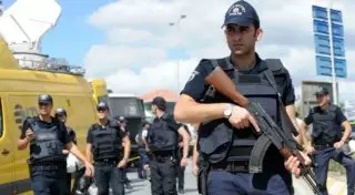 Турецкие полицейские стали жертвами обстрела из гранатометов