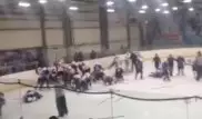 Юные хоккеисты устроили массовую драку на льду в России