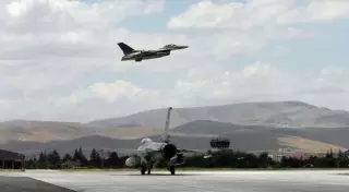 На авиабазах ВВС Турции объявлен повышенный уровень тревоги