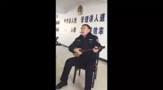 Казах-полицейский в Китае