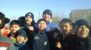 Головкин сделал сюрприз ученикам школы в Караганде