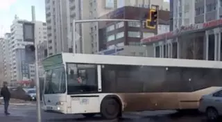 Водитель автобуса, выехавшего на тротуар в Астане, наказан