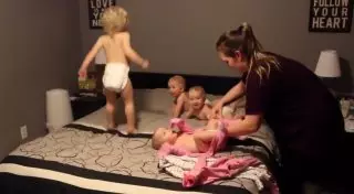 Мама "банды малышей" покажет, как весело и быстро уложить детей спать