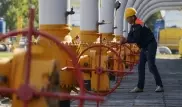 Россия и Саудовская Аравия договорились заморозить добычу нефти на январском уровне