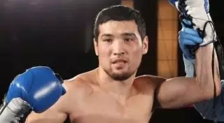 Даурен Елеусинов отправил соперника в нокаут в первом раунде