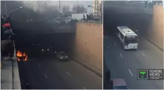 Автомобиль сгорел дотла возле "оптовки" в Алматы