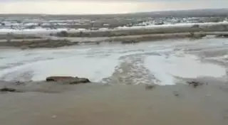 Талые воды затопили дороги в Актюбинcкой и Карагандинской областях