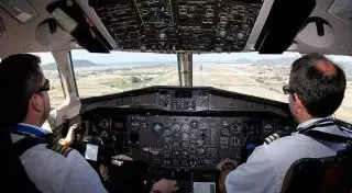 Пилоты рассказали, зачем поднимать шторки на окнах при посадке