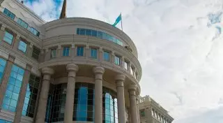 Глава государства освободил от должностей ряд послов