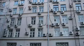 Юрист предложил обжаловать в суде запрет на установку кондиционеров на фасадах домов