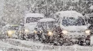 Женщина-водитель и двое пассажиров погибли при лобовом столкновении в ВКО