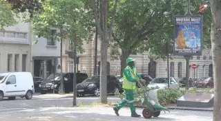 В "слишком грязном" Париже собираются провести уборку для приема японских туристов