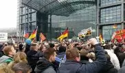 Тысячи человек вышли на митинг против политики Меркель в Берлине