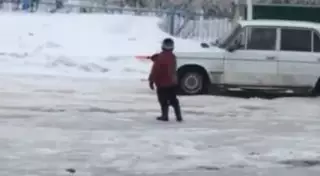 Маленький "гаишник" из Актюбинской области покоряет Казнет