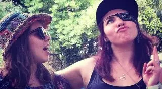 Потерявшая глаз австралийка собрала коллекцию модных повязок