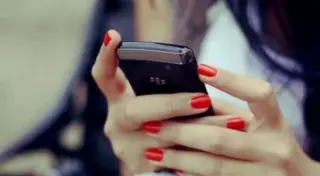 Отец выманивал интимные фото дочери через фейковый аккаунт в США