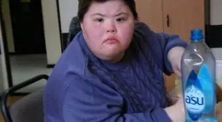 В Алматы ищут родных бездомной девушки с синдромом Дауна