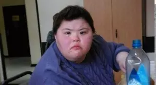 Полицейские Алматы нашли мать бездомной девушки с синдромом Дауна