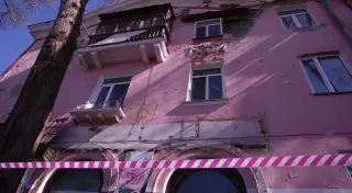 Часть стены жилого дома обрушилась в Павлодаре