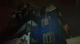 В Алматы загорелось трехэтажное специализированное СТО