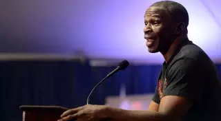 Отец Флойда Мейвезера назвал Головкина "боксерским мешком"