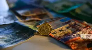 Тенге ослабел до 345,50 за доллар