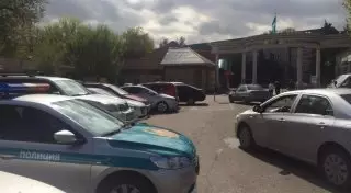 Из больницы в Алматы эвакуировали людей из-за подозрительного предмета