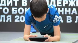 9-летний казахстанец поддержал Головкина мировым рекордом