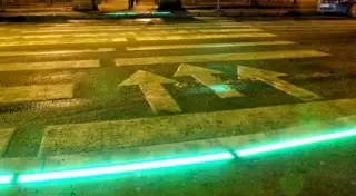 "Лежачий" светофор для зависимых от гаджетов установили в Шымкенте