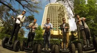 Туристические экскурсии на сигвеях запустили в Алматы