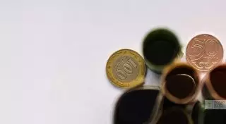 Нацбанк удерживает дешевый тенге на фоне дорогой нефти для поддержания производителей - экономисты