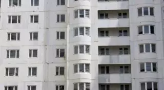 В апреле тенге укреплялся быстрее, чем снижались средние цены на жилье