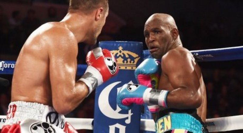 Эпизод боя Сергея Ковалева и Бернарда Хопкинса. Фото: reddit.com