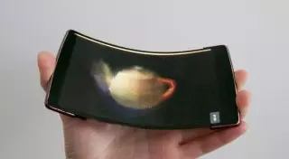 Инженеры создали гибкий голографический смартфон