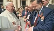 Папа Римский публично надел георгиевскую ленту